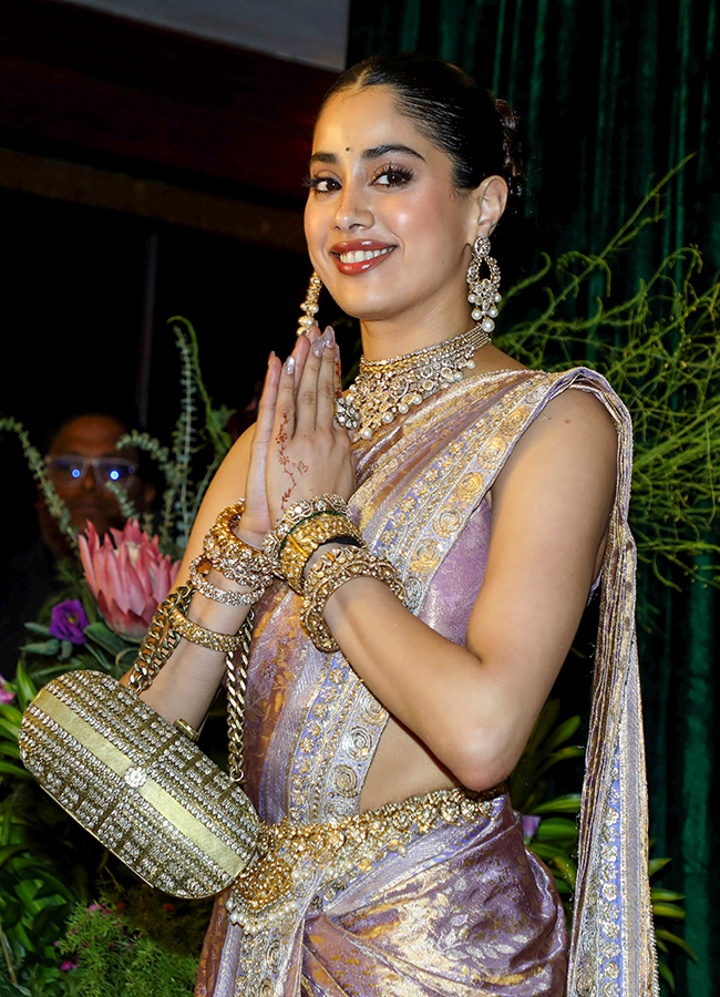 Boney_20Kapoor_20Daughter_20Anshula_20Kapoor_20Wedding_20Reception_20Viral_20Photos__20_2815_29.jpg 15