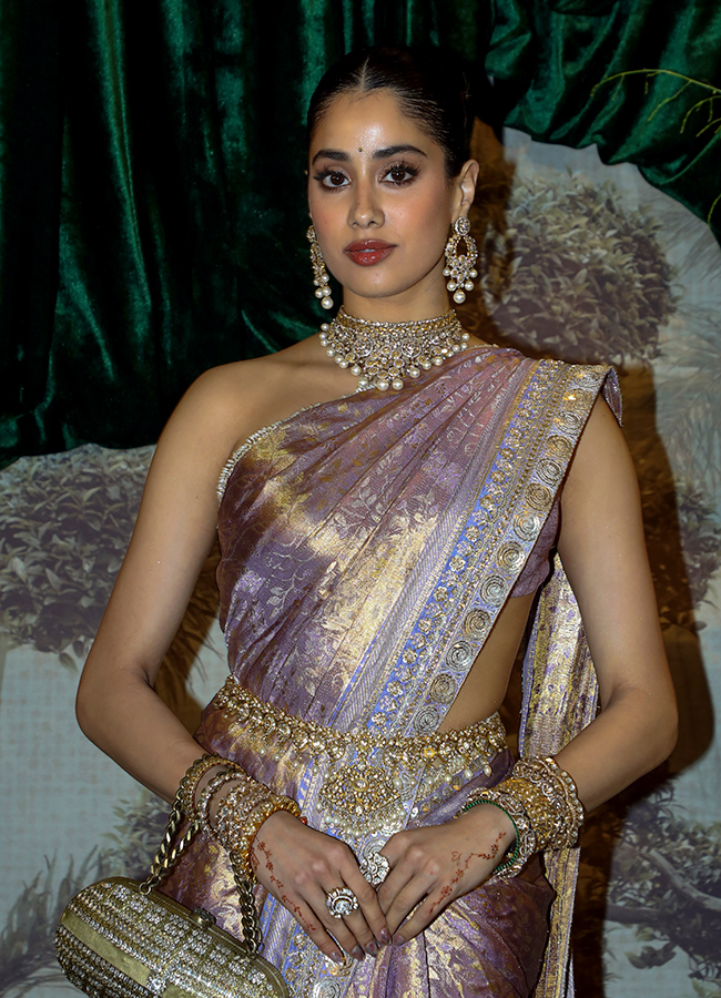Boney_20Kapoor_20Daughter_20Anshula_20Kapoor_20Wedding_20Reception_20Viral_20Photos__20_2824_29.jpg 24