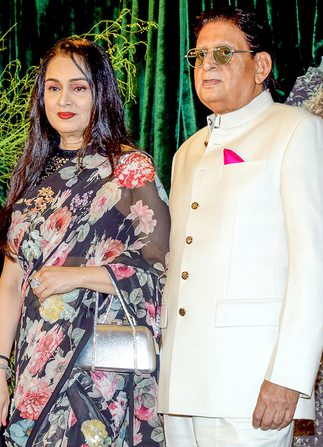 Boney_20Kapoor_20Daughter_20Anshula_20Kapoor_20Wedding_20Reception_20Viral_20Photos__20_289_29.jpg 9