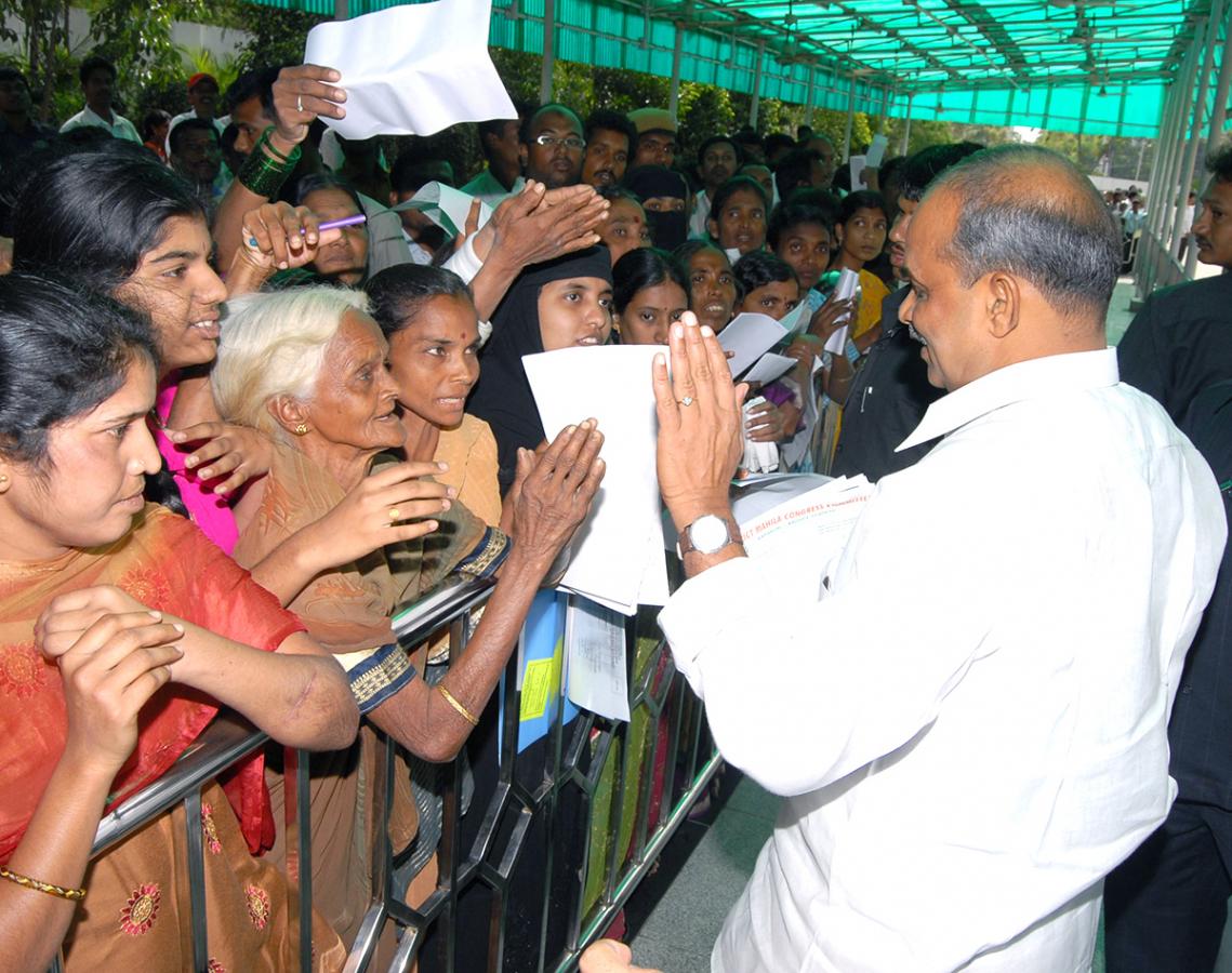 Remembering_20YS_20Rajasekhara_20Reddy_20on_20His_20Birth_20Anniversary_20Photos_20_2811_29.jpg 4
