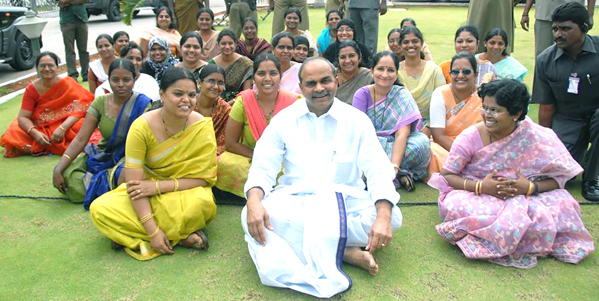 Remembering_20YS_20Rajasekhara_20Reddy_20on_20His_20Birth_20Anniversary_20Photos_20_2812_29.jpg 5