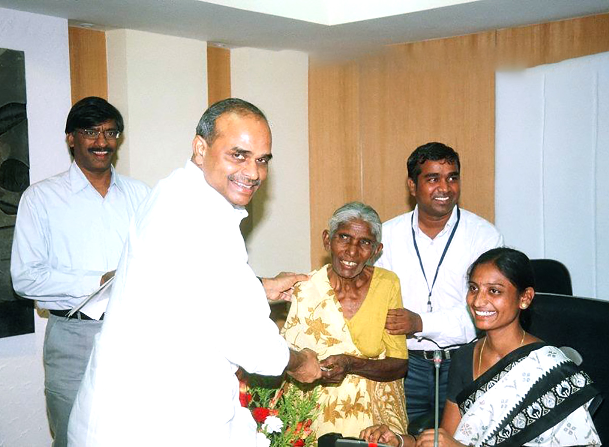 Remembering_20YS_20Rajasekhara_20Reddy_20on_20His_20Birth_20Anniversary_20Photos_20_2816_29.jpg 9