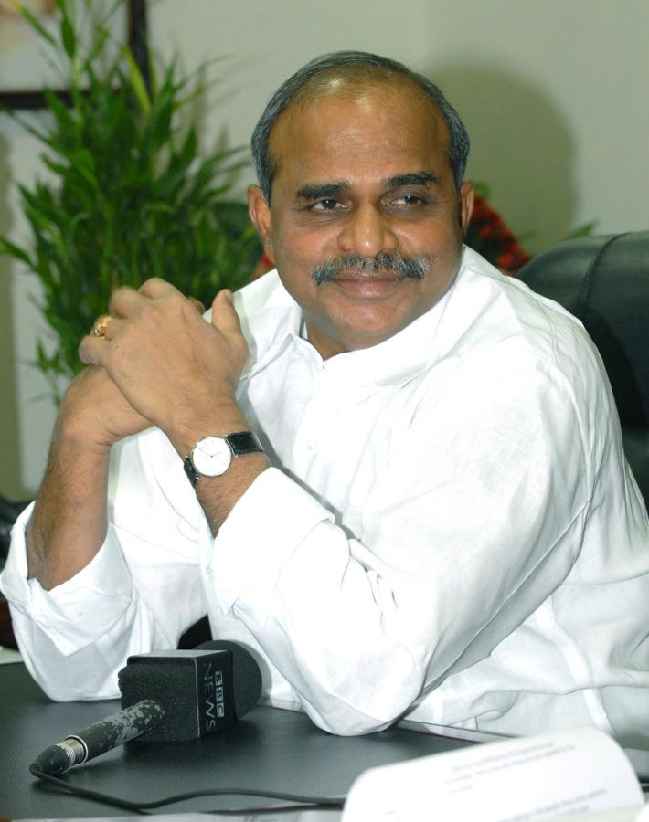 Remembering_20YS_20Rajasekhara_20Reddy_20on_20His_20Birth_20Anniversary_20Photos_20_2818_29.jpg 11