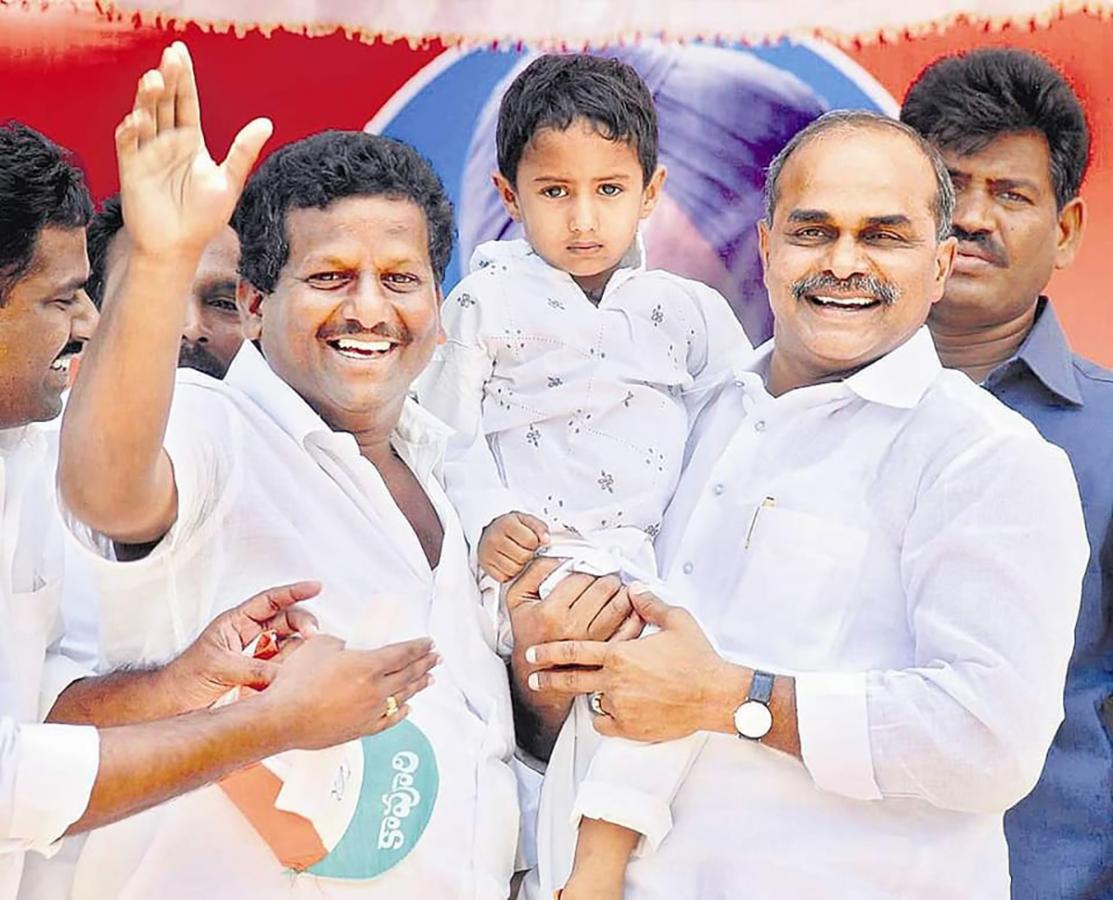 Remembering_20YS_20Rajasekhara_20Reddy_20on_20His_20Birth_20Anniversary_20Photos_20_2825_29.jpg 15