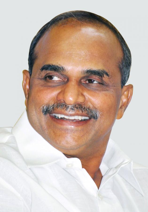 Remembering_20YS_20Rajasekhara_20Reddy_20on_20His_20Birth_20Anniversary_20Photos_20_283_29.jpg 19