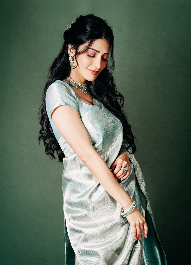 Shruti_20Haasan_20_2811_29.jpg 11
