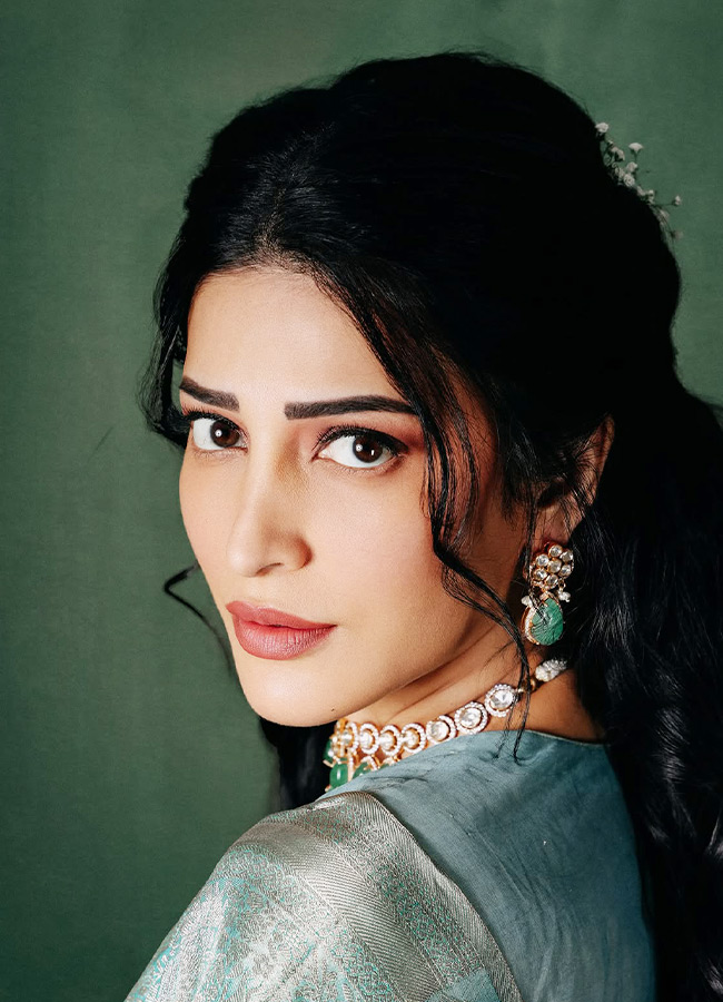 Shruti_20Haasan_20_2812_29.jpg 12