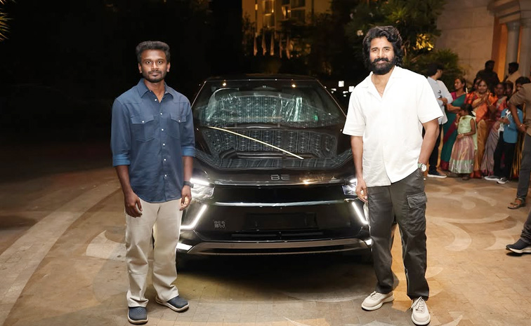 thaai-kizhavi-director-car-.jpg