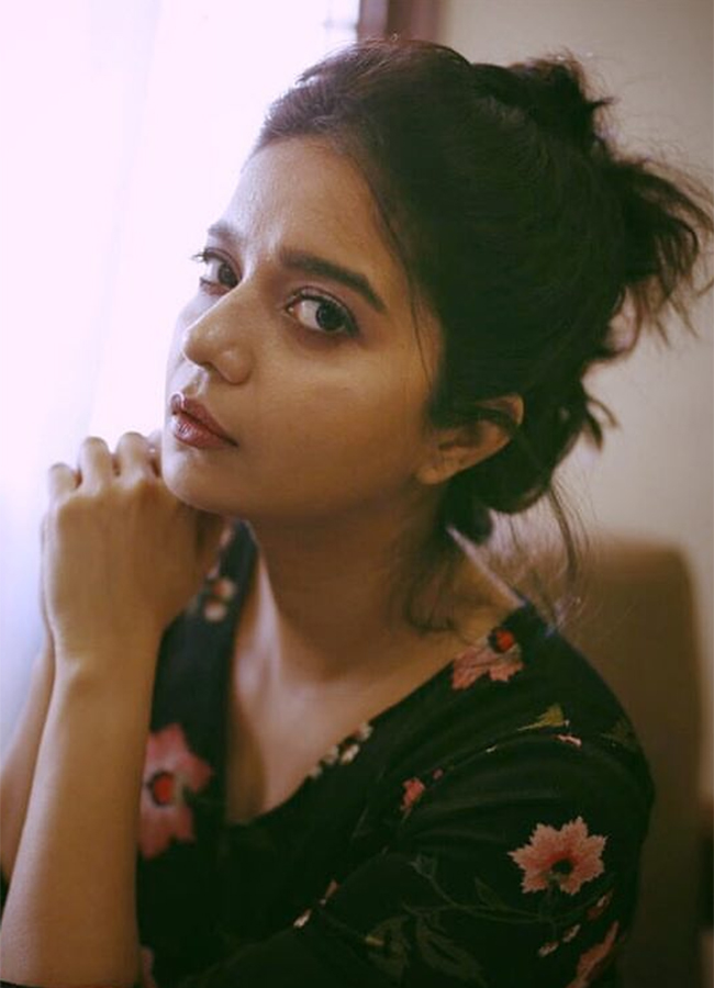 Colors_20Swathi_20announces_20marriage_20to_20director_20Srikanth_20Nagothi__20_2819_29.jpg 19