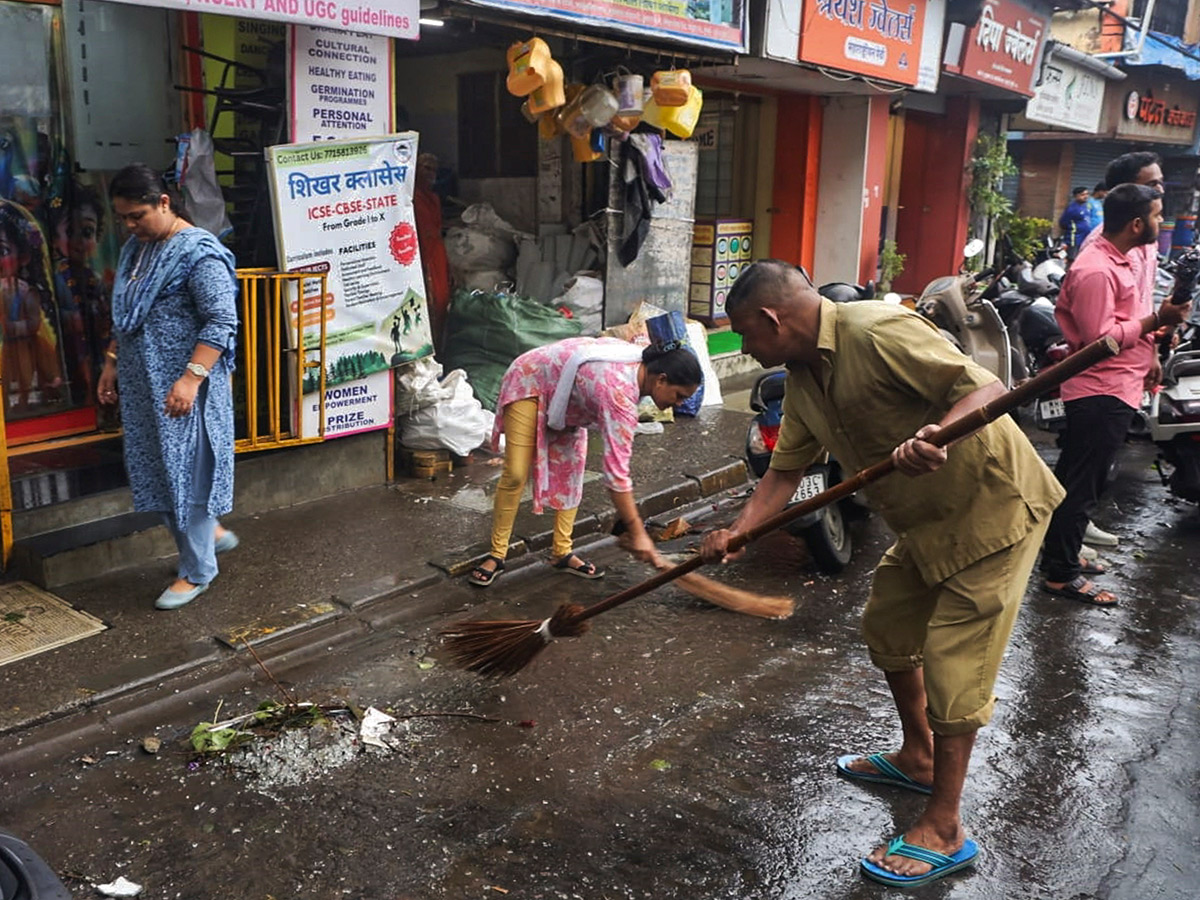 Heavy_20Rains_20in_20Maharashtra_20Viral_20Photos__20_2810_29.jpg 10