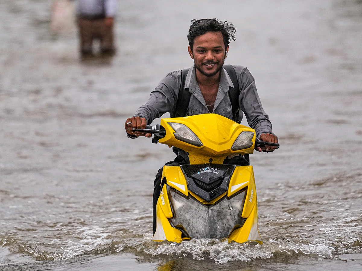Heavy_20Rains_20in_20Maharashtra_20Viral_20Photos__20_2814_29.jpg 14