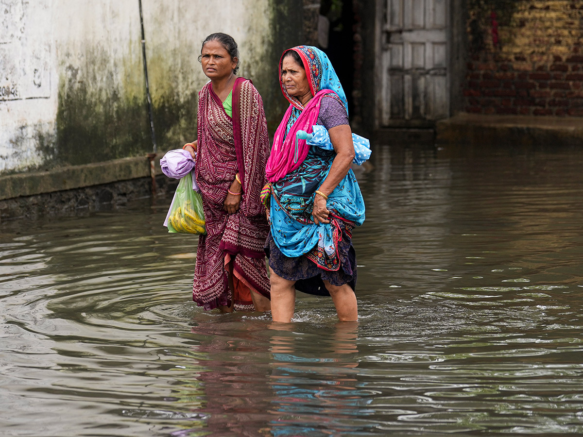 Heavy_20Rains_20in_20Maharashtra_20Viral_20Photos__20_2823_29.jpg 23