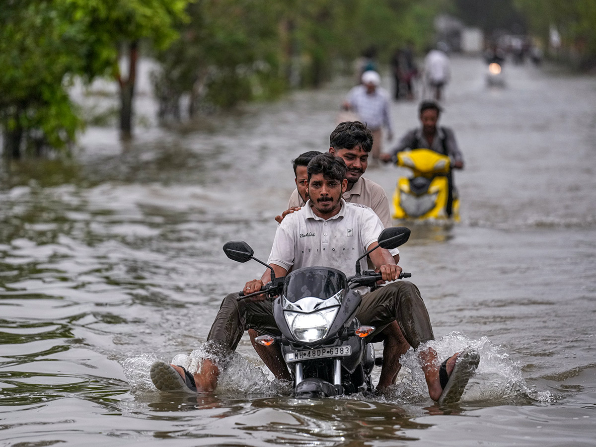 Heavy_20Rains_20in_20Maharashtra_20Viral_20Photos__20_2827_29.jpg 27