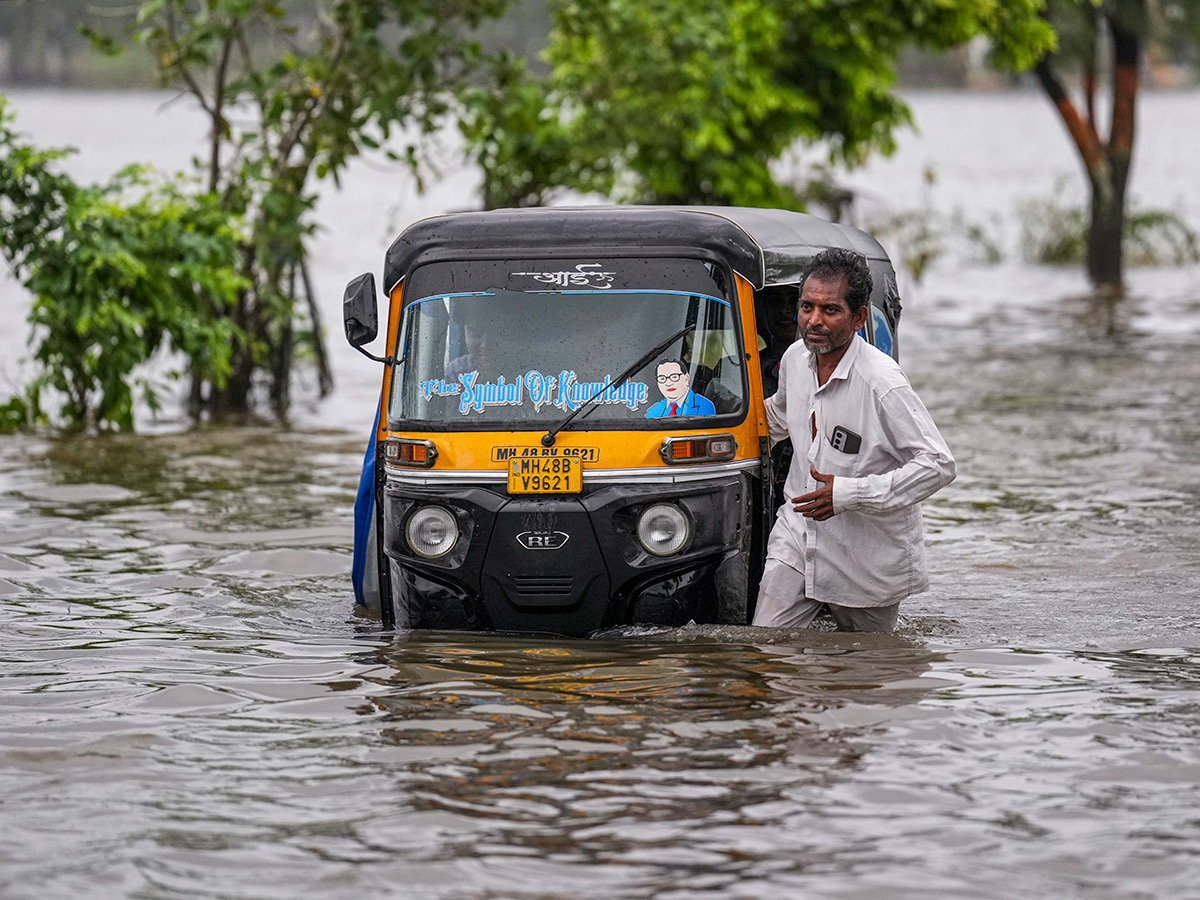 Heavy_20Rains_20in_20Maharashtra_20Viral_20Photos__20_2828_29.jpg 28