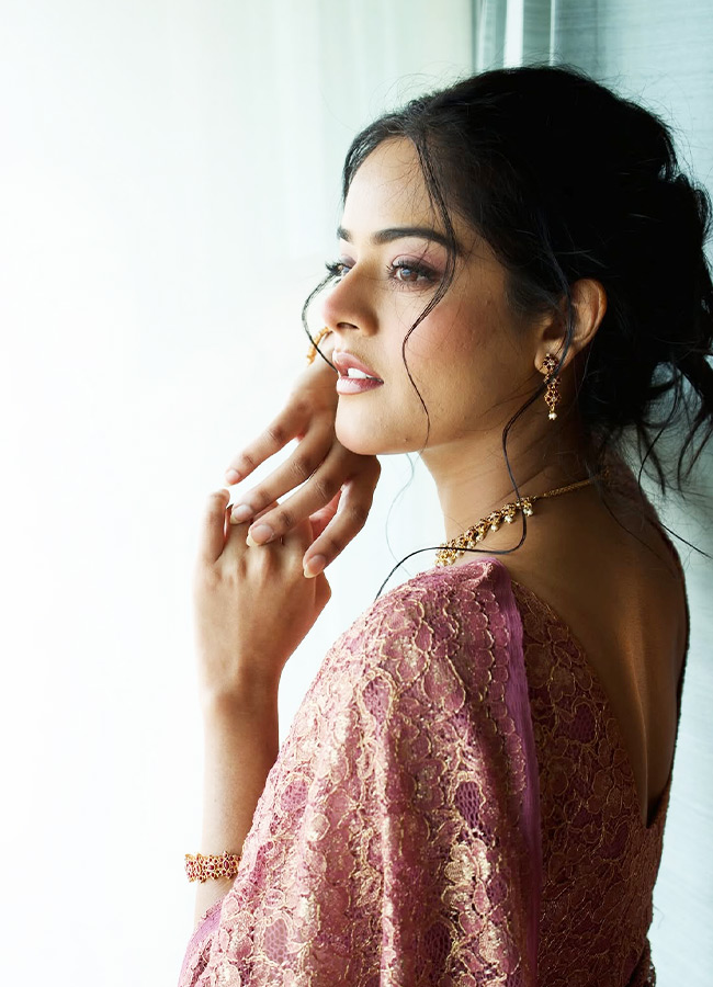 Riddhi_20Kumar_20_2810_29.jpg 10