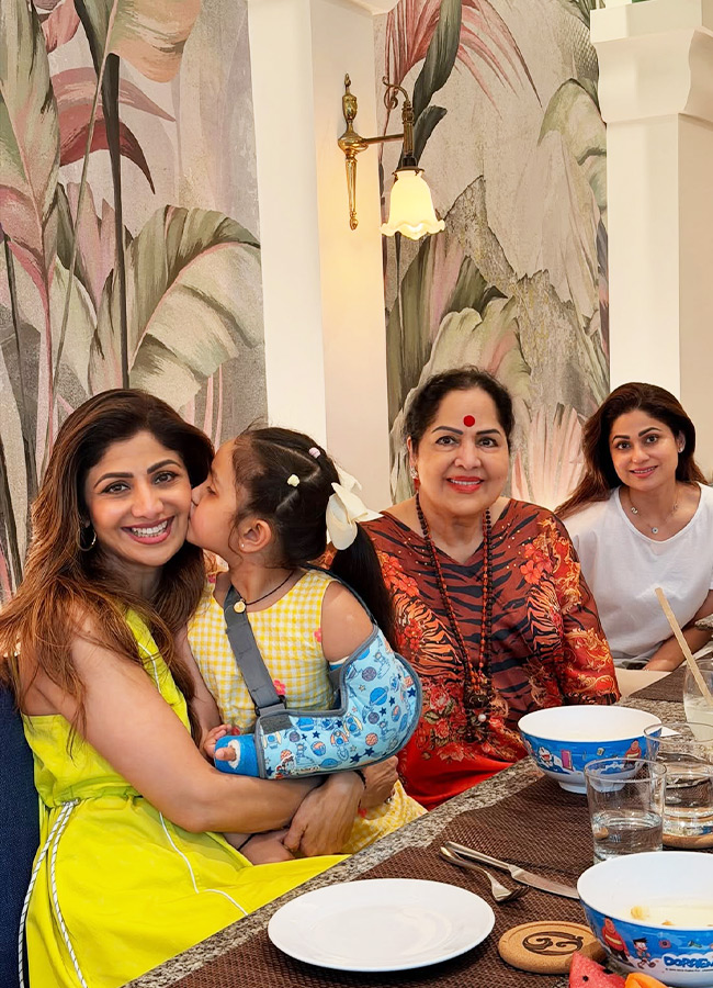 Shilpa_20Shetty_20_2811_29.jpg 11