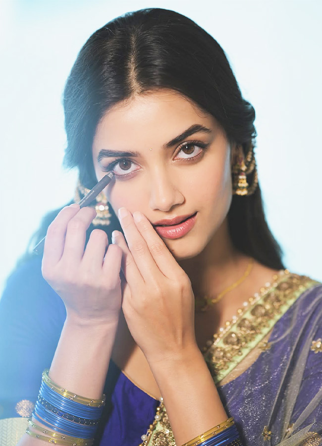 Bhagyashri_20Borse_20_283_29.jpg 3