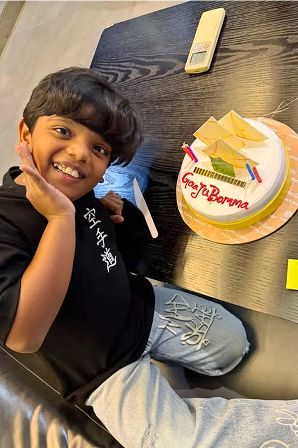 Bulli_20Raju_20celebrating_20Birthday_20Along_20with_20family_20Photos_20_281_29.jpg 2