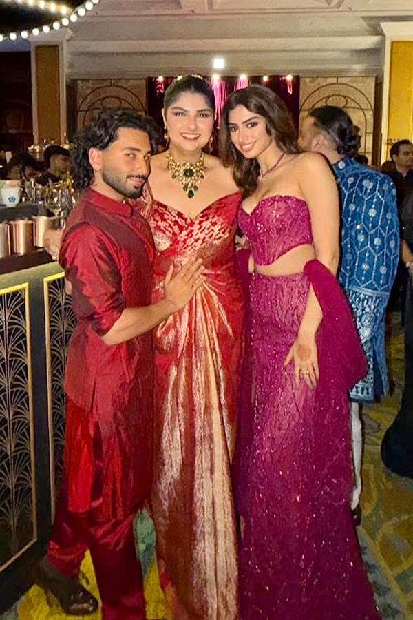 Film_20stars_20Add_20glamour_20to_20Boney_20Kapoor_20Daughter_20wedding_20Reception_20Photos_20_2811_29.jpg 12