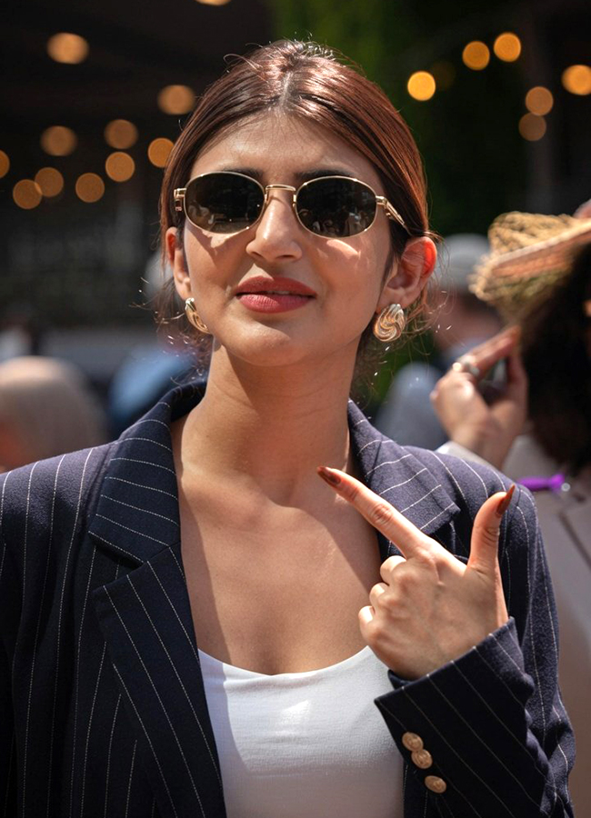 Kalyani_20Priyadarshan_20and_20Sreeleela_20Attend_20Wimbledon_20HD_20Photos__20_282_29.jpg 2