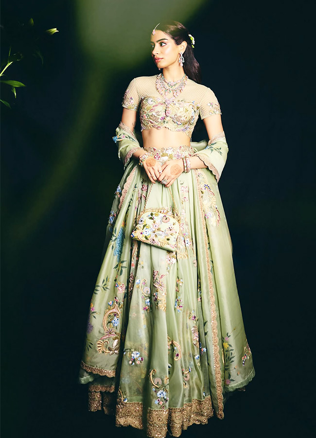 Khushi_20Kapoor_20_2810_29.jpg 10