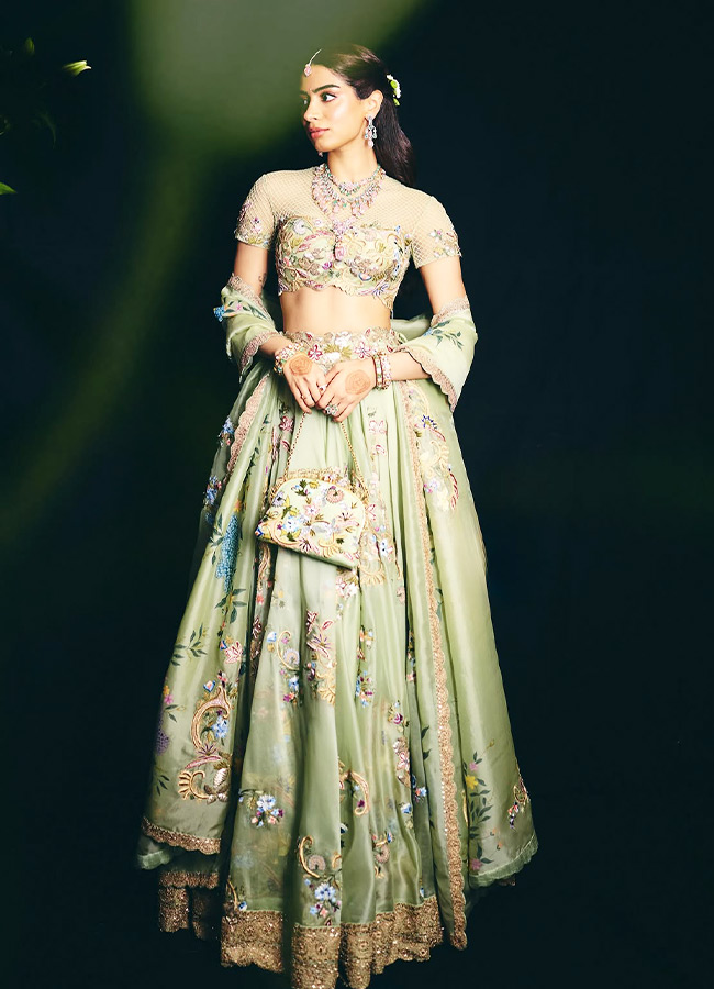 Khushi_20Kapoor_20_2813_29.jpg 13