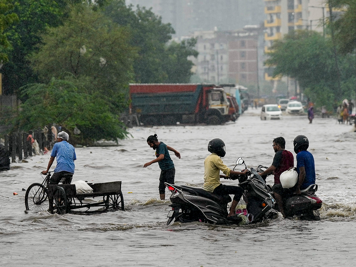 MD_20Issues_20Major_20Rain_20Alert_20Across_20Delhi__20_281_29.jpg 1
