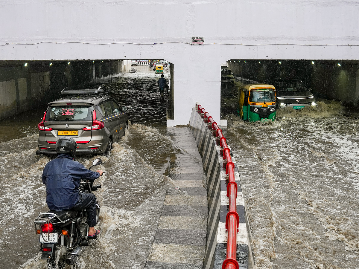 MD_20Issues_20Major_20Rain_20Alert_20Across_20Delhi__20_2820_29.jpg 20