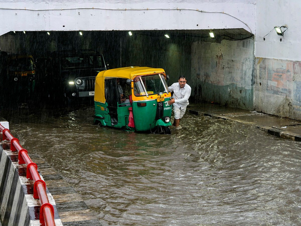 MD_20Issues_20Major_20Rain_20Alert_20Across_20Delhi__20_2821_29.jpg 21