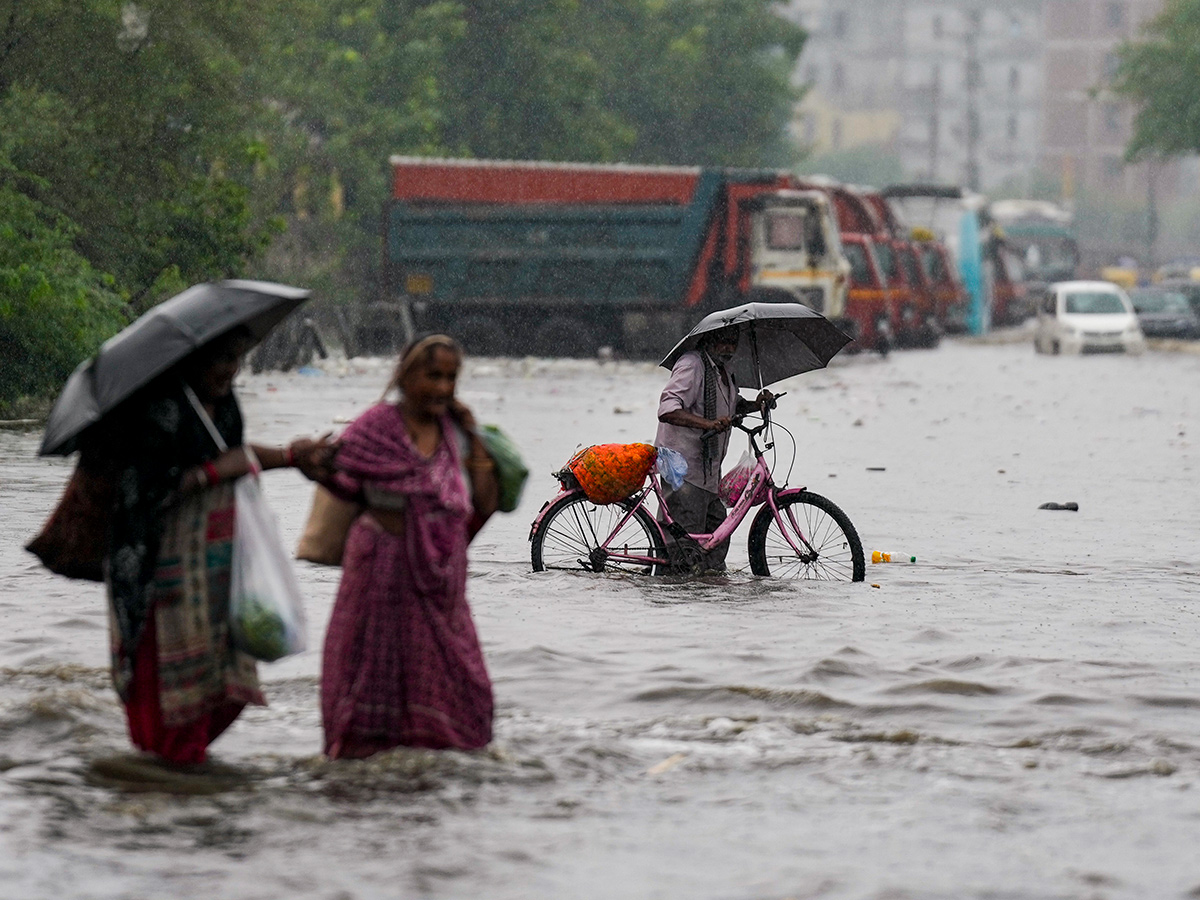 MD_20Issues_20Major_20Rain_20Alert_20Across_20Delhi__20_284_29.jpg 4
