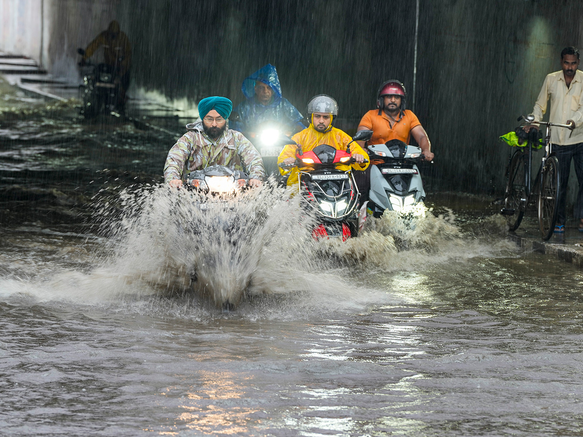 MD_20Issues_20Major_20Rain_20Alert_20Across_20Delhi__20_288_29.jpg 8