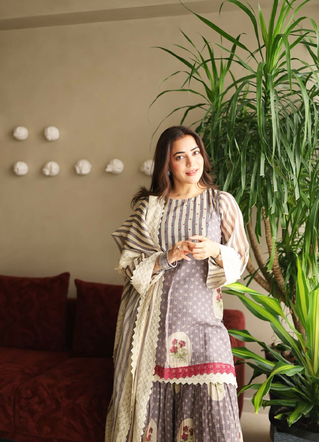 Nisha_20Agarwal_20_283_29.jpg 3
