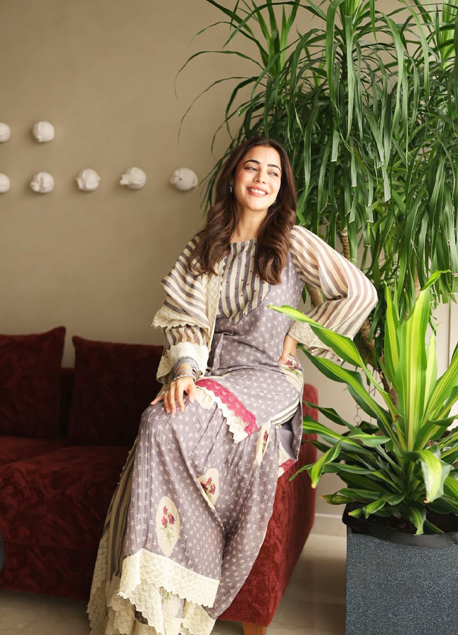 Nisha_20Agarwal_20_284_29.jpg 4
