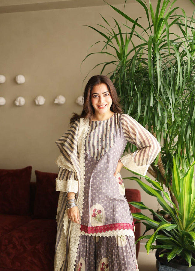 Nisha_20Agarwal_20_288_29.jpg 8