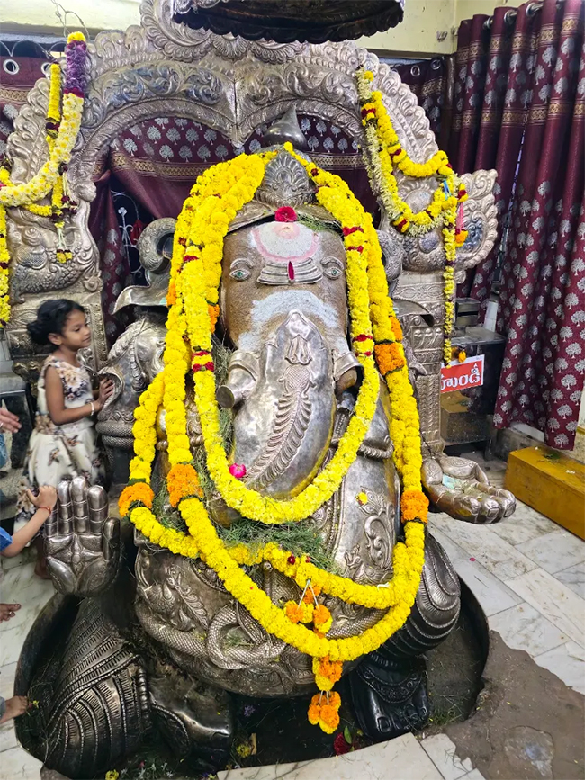 Sri_20Lakshmi_20Ganapati_20Temple_20in_20Bikkavolu_20of_20East_20Godavari__20_282_29_0.jpg 2