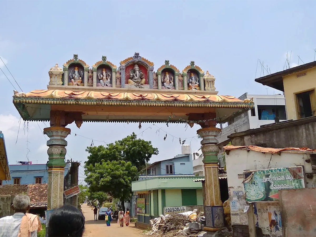 Sri_20Lakshmi_20Ganapati_20Temple_20in_20Bikkavolu_20of_20East_20Godavari__20_284_29_0.jpg 4