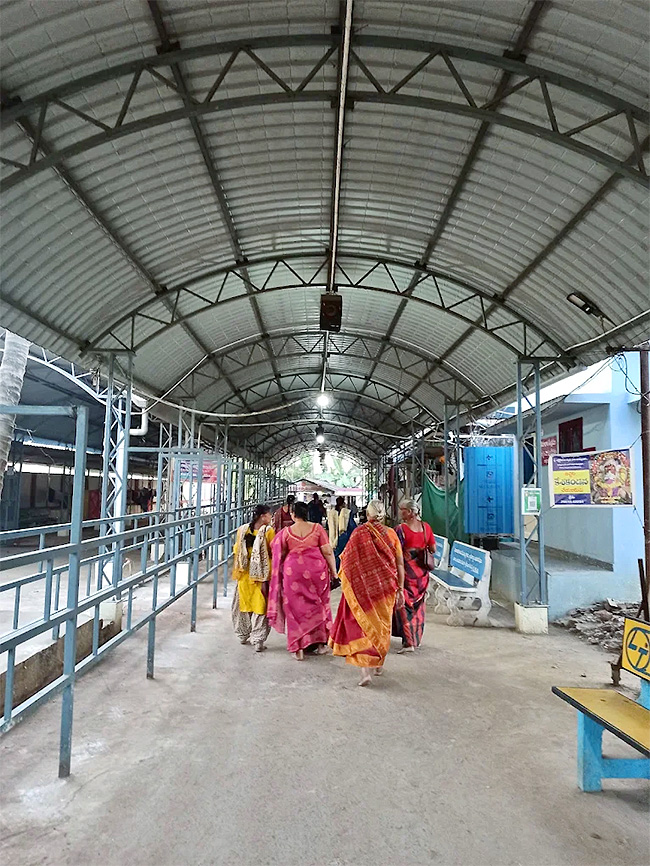 Sri_20Lakshmi_20Ganapati_20Temple_20in_20Bikkavolu_20of_20East_20Godavari__20_288_29_0.jpg 8