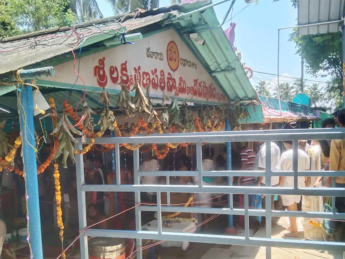 Sri_20Lakshmi_20Ganapati_20Temple_20in_20Bikkavolu_20of_20East_20Godavari__20_289_29_0.jpg 9