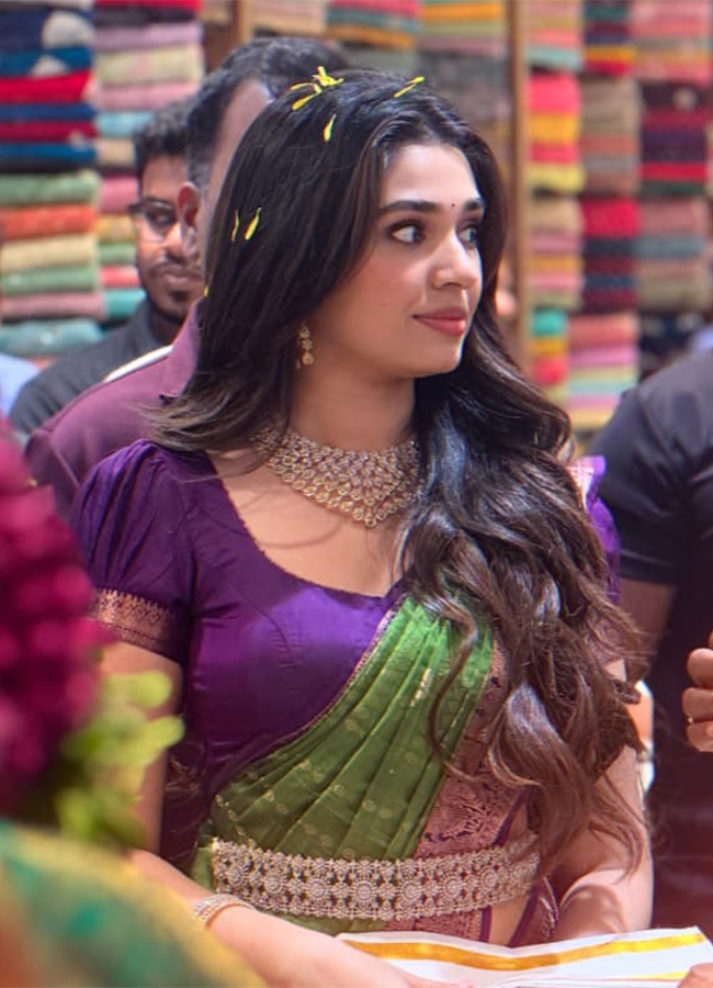 Actress_20Krithi_20Shetty_20Shopping_20Mall_20Launch_20in_20Bhimavaram__20_2812_29.jpg 12
