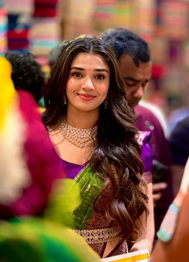 Actress_20Krithi_20Shetty_20Shopping_20Mall_20Launch_20in_20Bhimavaram__20_2813_29.jpg 13