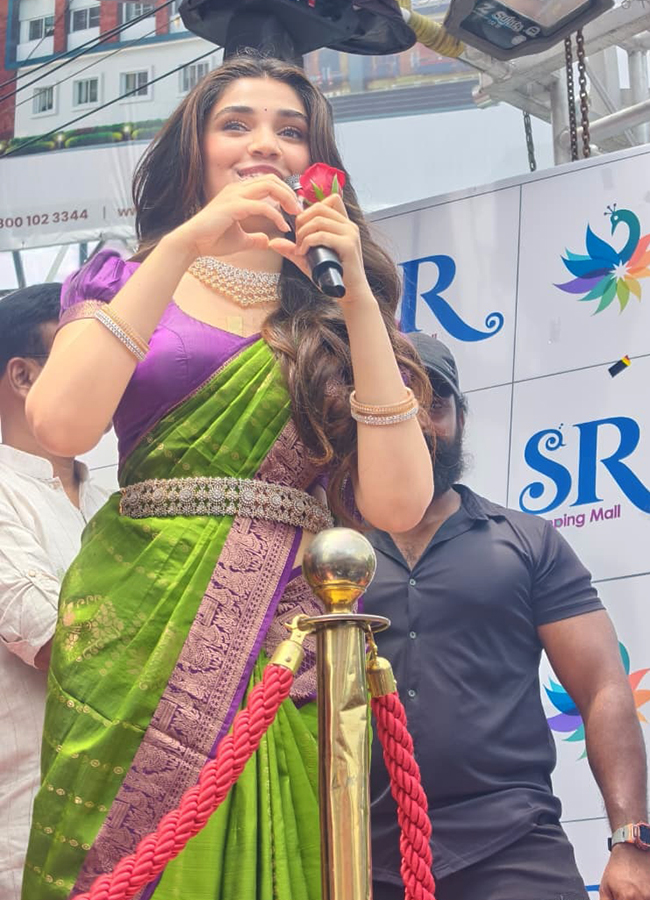 Actress_20Krithi_20Shetty_20Shopping_20Mall_20Launch_20in_20Bhimavaram__20_2816_29.jpg 16