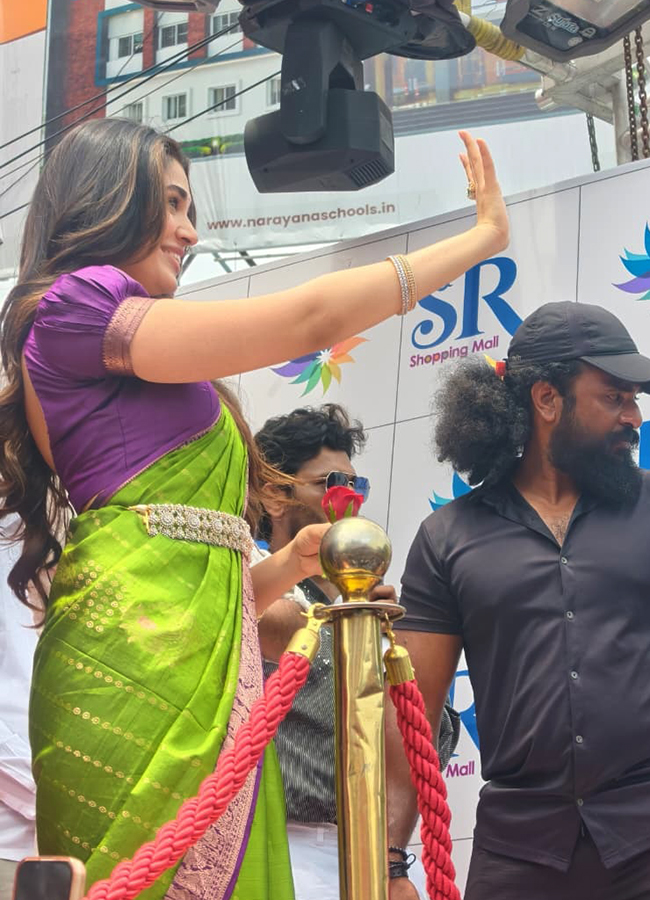 Actress_20Krithi_20Shetty_20Shopping_20Mall_20Launch_20in_20Bhimavaram__20_2817_29.jpg 17