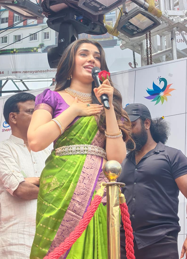 Actress_20Krithi_20Shetty_20Shopping_20Mall_20Launch_20in_20Bhimavaram__20_2818_29.jpg 18