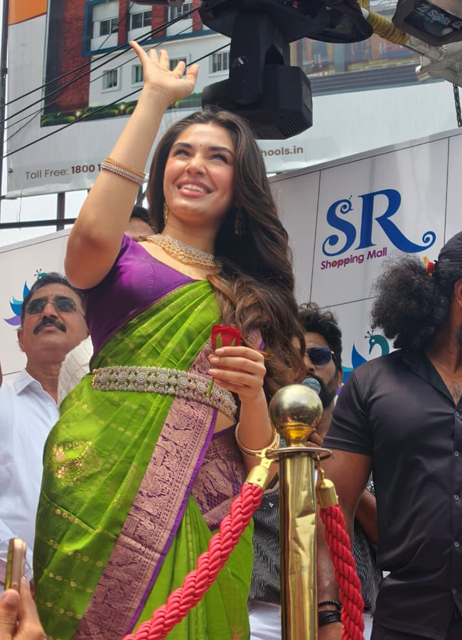 Actress_20Krithi_20Shetty_20Shopping_20Mall_20Launch_20in_20Bhimavaram__20_2819_29.jpg 19