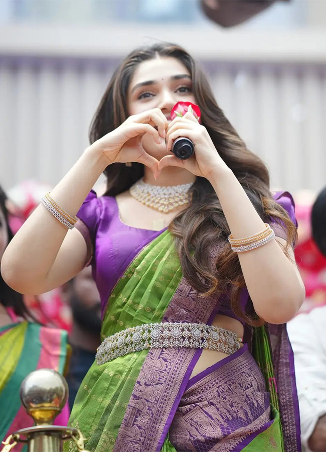 Actress_20Krithi_20Shetty_20Shopping_20Mall_20Launch_20in_20Bhimavaram__20_2820_29.jpg 20