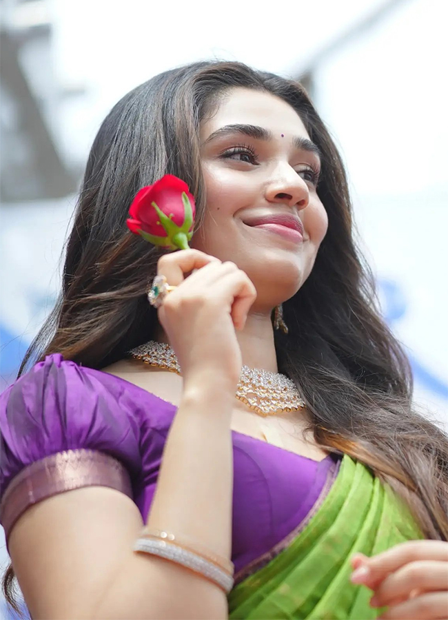 Actress_20Krithi_20Shetty_20Shopping_20Mall_20Launch_20in_20Bhimavaram__20_282_29.jpg 2
