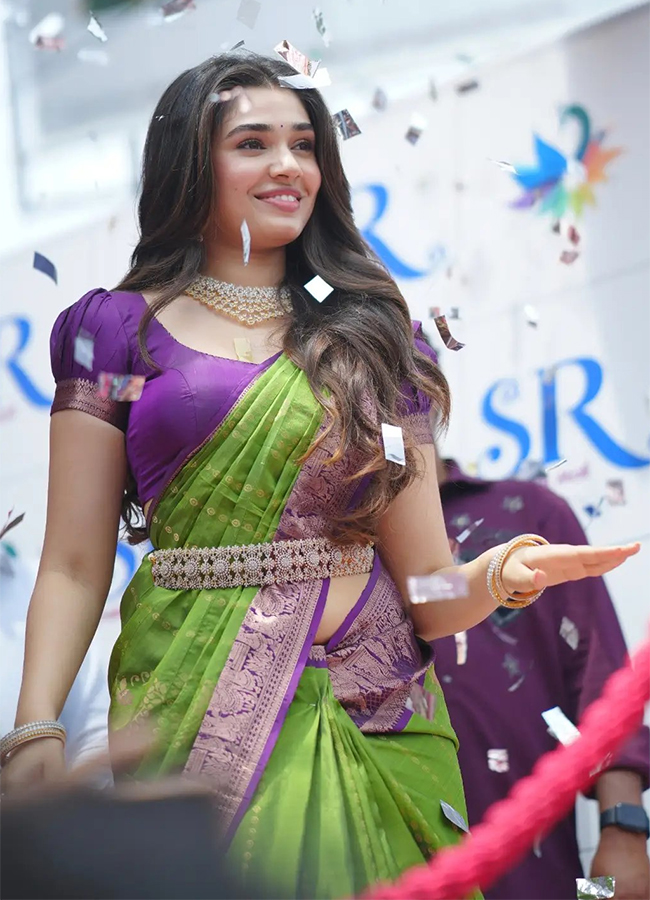Actress_20Krithi_20Shetty_20Shopping_20Mall_20Launch_20in_20Bhimavaram__20_283_29.jpg 3