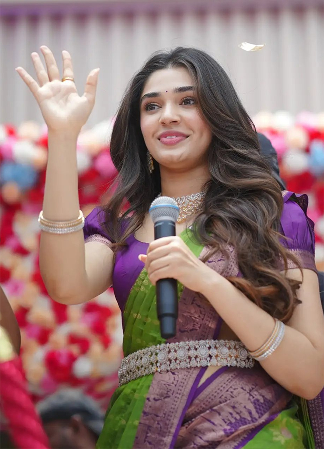 Actress_20Krithi_20Shetty_20Shopping_20Mall_20Launch_20in_20Bhimavaram__20_284_29.jpg 4