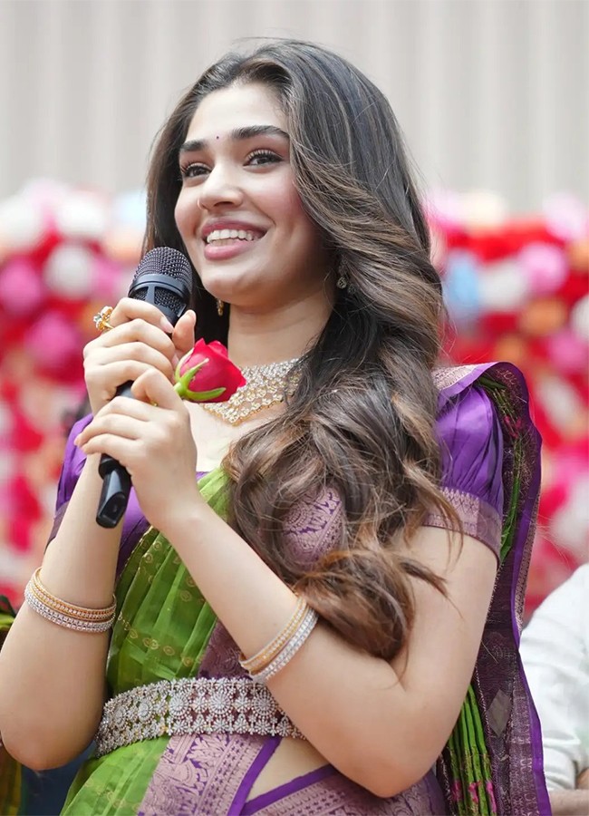 Actress_20Krithi_20Shetty_20Shopping_20Mall_20Launch_20in_20Bhimavaram__20_285_29.jpg 5