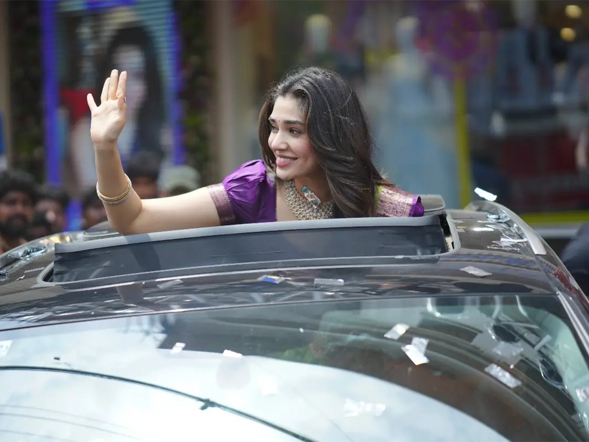 Actress_20Krithi_20Shetty_20Shopping_20Mall_20Launch_20in_20Bhimavaram__20_286_29.jpg 6